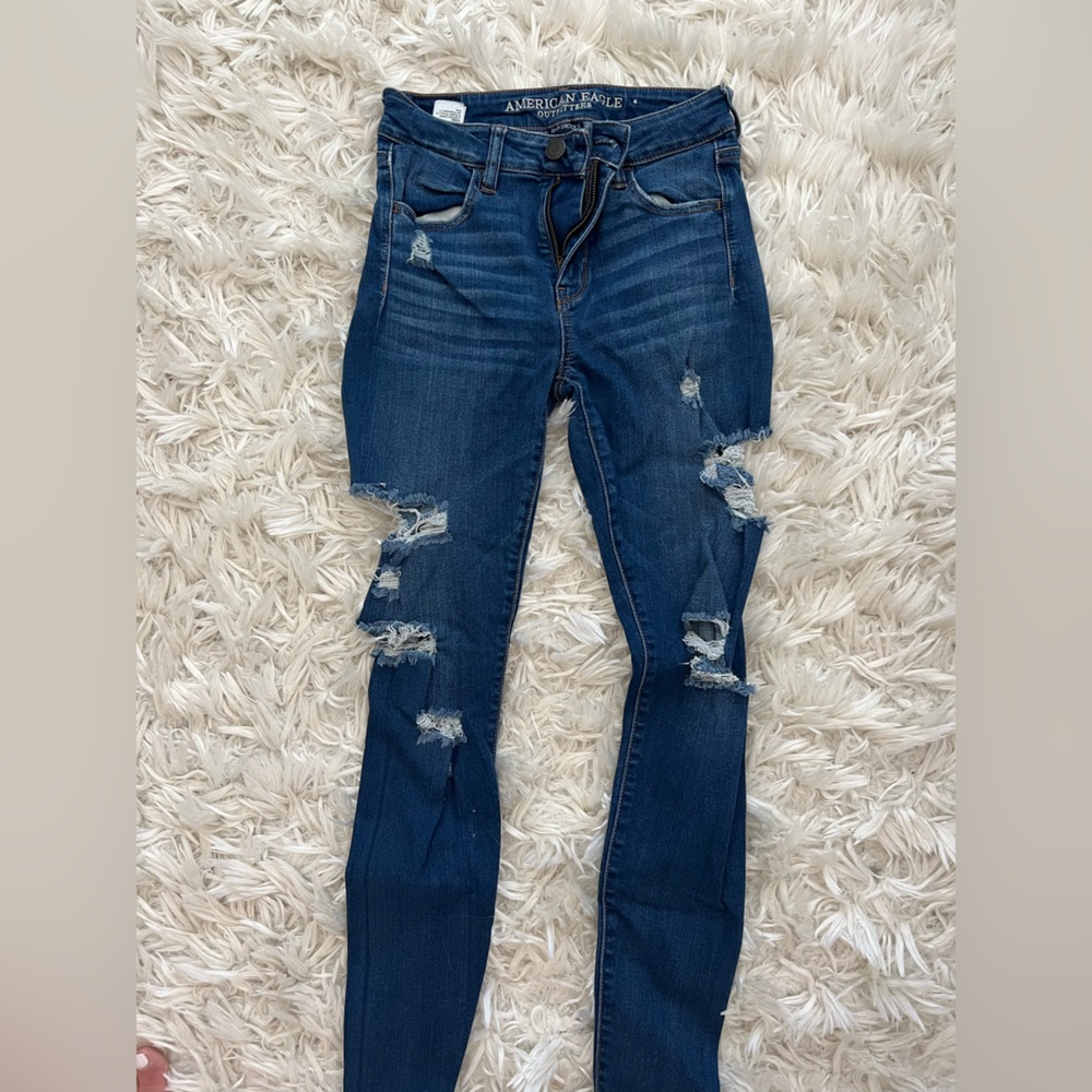 American eagle high waisted distressed skinny Jean perfect condition size 4.